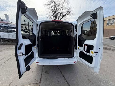 Used 2022 Ford Transit Connect XLT image 18