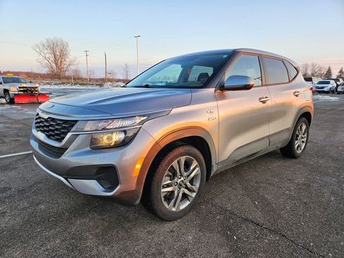 Used 2021 Kia Seltos LX image 3