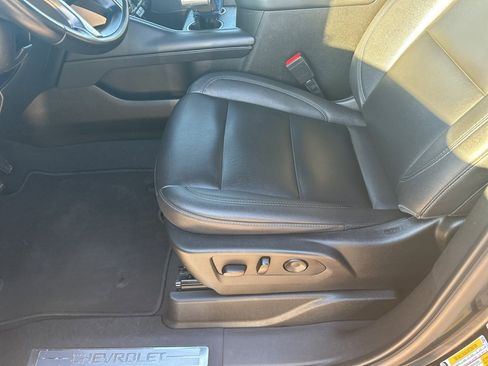 Used 2023 Chevrolet Suburban LT image 7