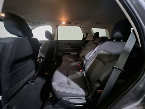 Used 2023 Nissan Pathfinder SV AWD/4WD image 16