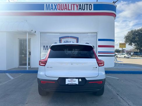 Used 2024 Volvo XC40 B5 Plus w/ Protection Package Premier image 27