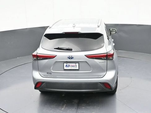 Used 2023 Toyota Highlander XLE FWD image 39