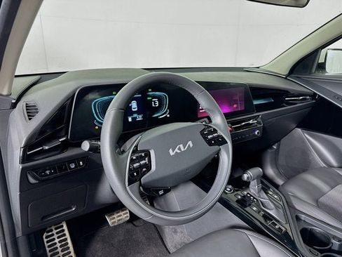 Certified 2023 Kia Niro EX Touring image 9
