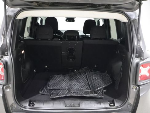 Used 2019 Jeep Renegade Latitude w/ Cold Weather Group AWD/4WD image 4