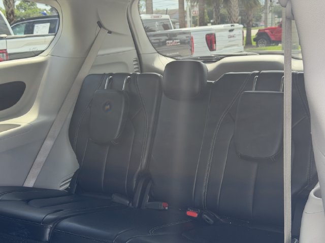 Used 2024 Chrysler Pacifica Touring-L FWD image 25