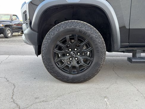 Used 2024 Chevrolet Colorado Trail Boss AWD/4WD image 18