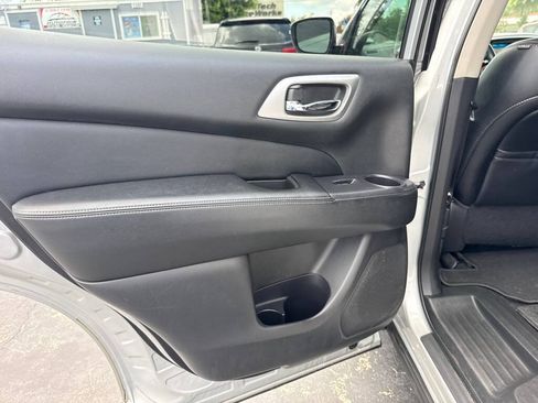 Used 2019 Nissan Pathfinder Platinum FWD image 26