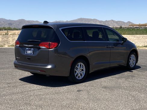 Used 2023 Chrysler Voyager LX FWD image 3