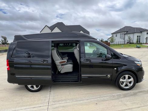 Used 2023 Mercedes-Benz Metris Passenger image 1