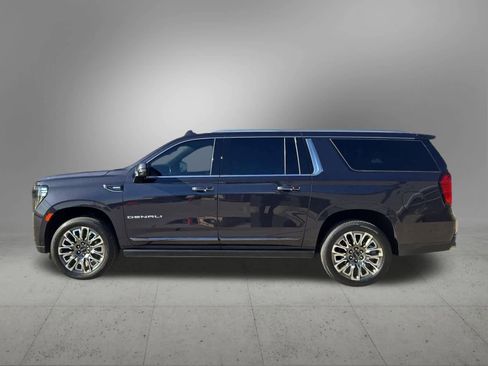 Used 2023 GMC Yukon XL Denali Ultimate image 3