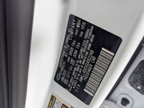 Used 2025 Hyundai Elantra SE image 27