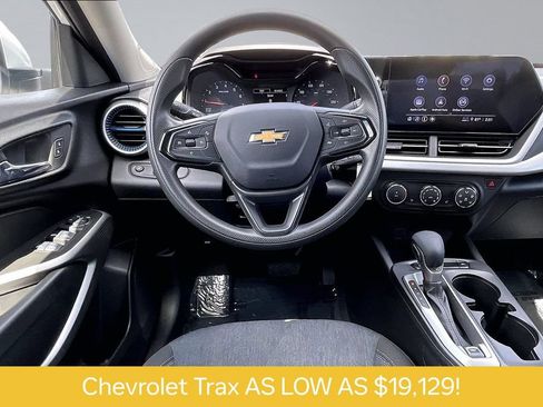 Used 2024 Chevrolet Trax LS w/ LS Convenience Package FWD image 5