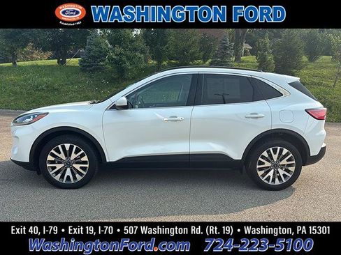 Certified 2022 Ford Escape Titanium AWD/4WD image 1
