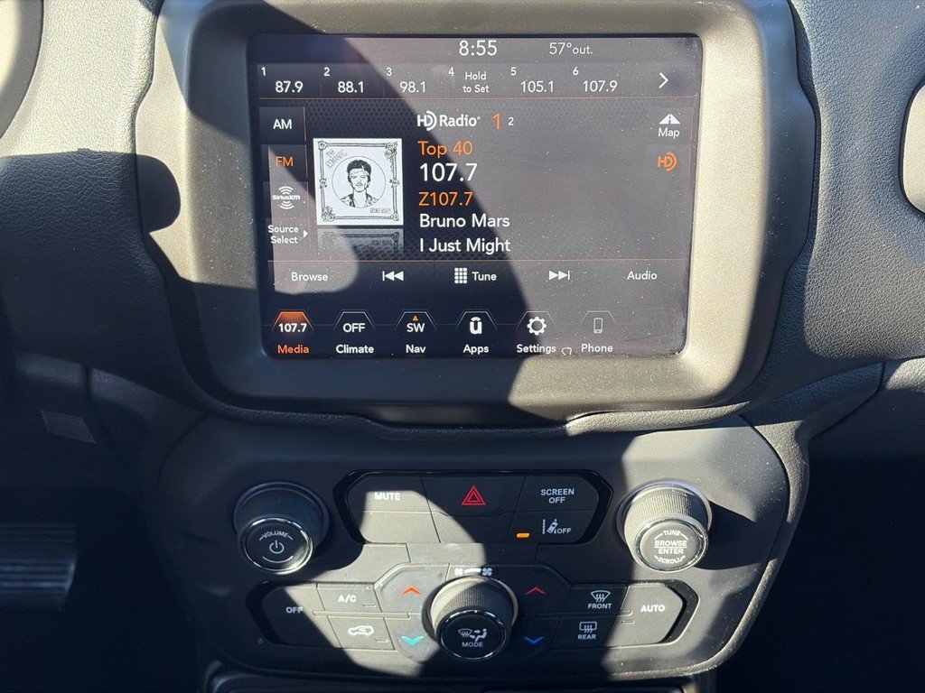 Used 2021 Jeep Renegade Latitude w/ Sun & Sound Group FWD image 15
