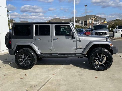 Used 2014 Jeep Wrangler Unlimited Sahara w/ Max Tow Package image 5