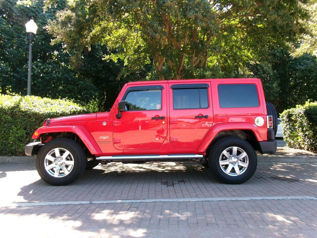 Used 2013 Jeep Wrangler Unlimited Sahara w/ Mopar Chrome Edition Group AWD/4WD image 8