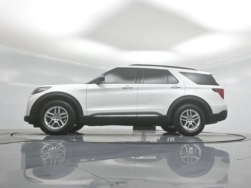 Used 2025 Ford Explorer Active RWD image 53