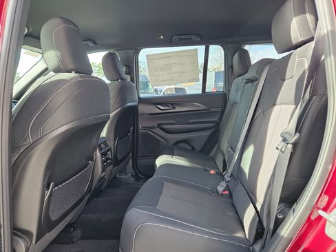 New 2025 Jeep Grand Cherokee Laredo w/ Luxury Tech Group I image 23