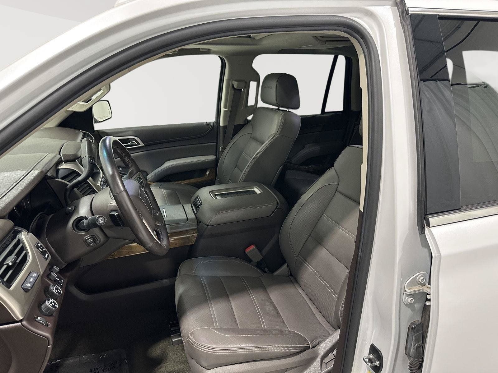 Used 2016 GMC Yukon Denali w/ Open Road Package AWD/4WD image 19