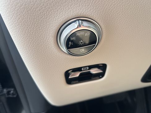Used 2024 Mercedes-Benz GLC 300 image 17