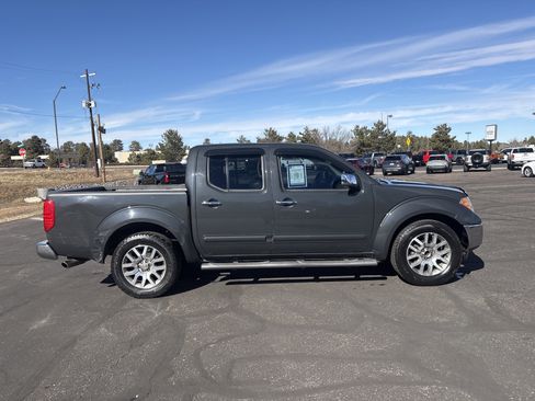 Used 2013 Nissan Frontier SL w/ Moonroof Pkg image 9