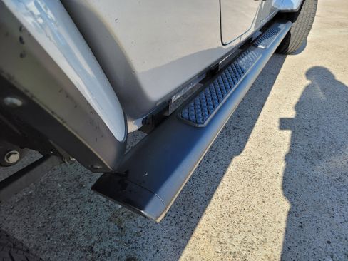 Used 2023 Jeep Gladiator Overland image 33