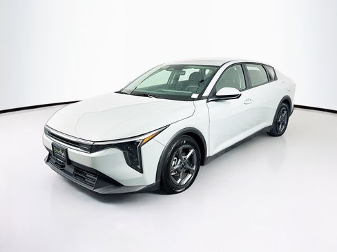 Used 2025 Kia K4 FWD image 3