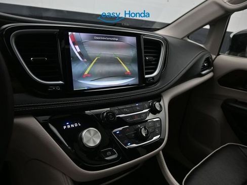 Used 2023 Chrysler Pacifica Limited image 12