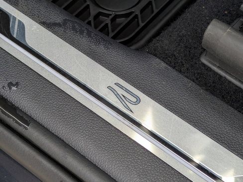 Certified 2022 Volkswagen Tiguan SEL R-Line image 42