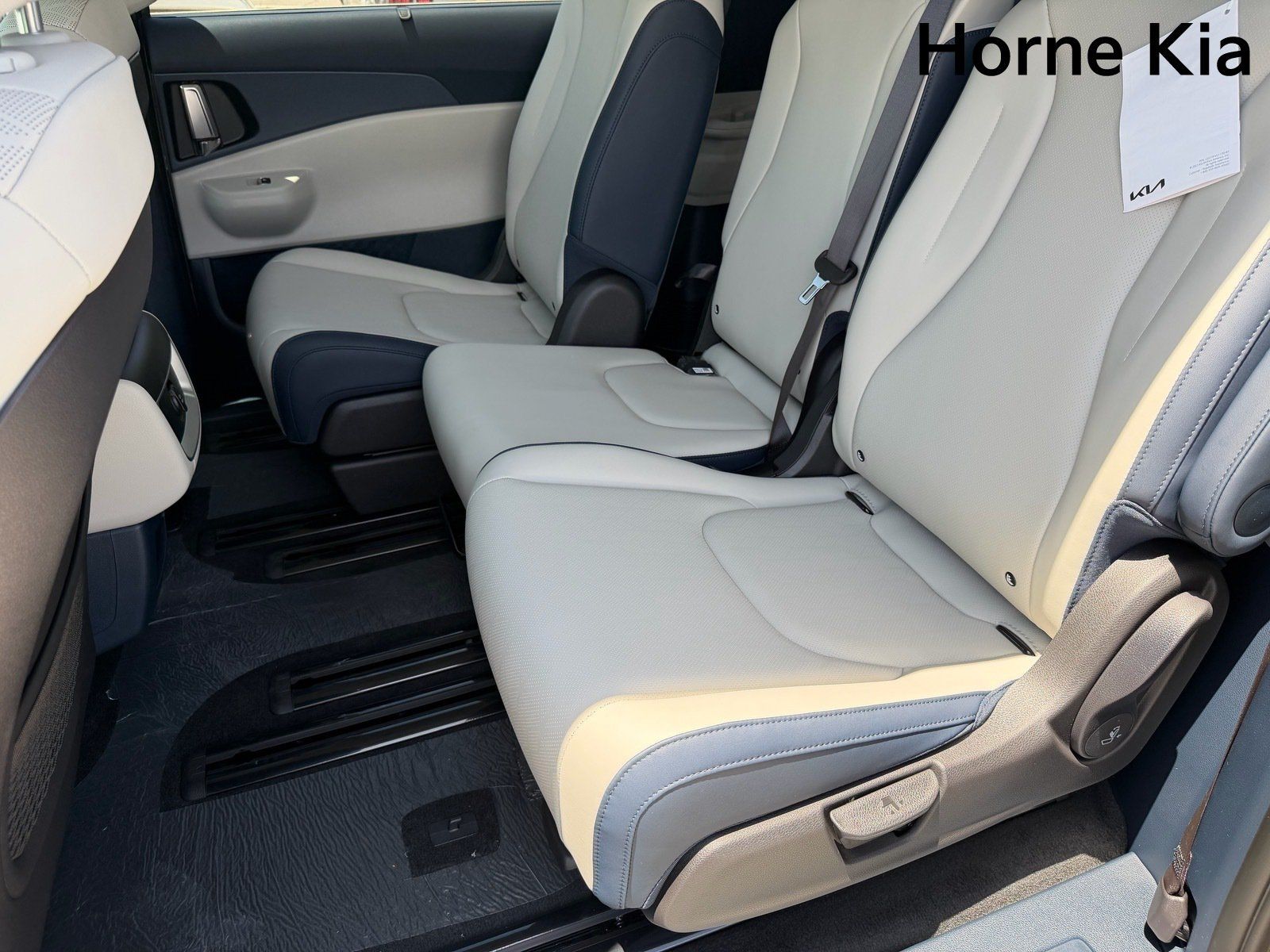 New 2026 Kia Carnival EX FWD image 18