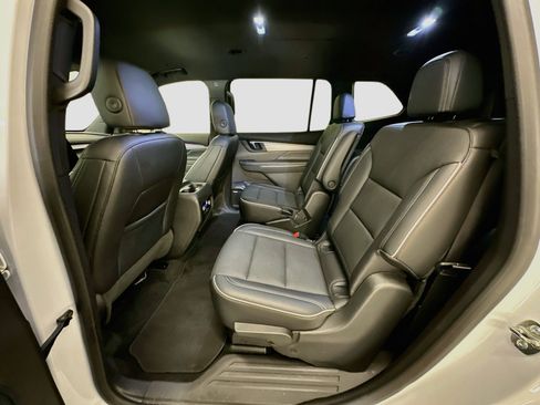 Used 2025 Buick Enclave Preferred AWD/4WD image 29