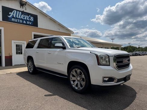 Used 2019 GMC Yukon XL SLT w/ HD Trailering Package AWD/4WD image 3