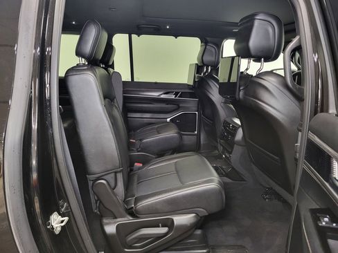 Used 2024 Jeep Wagoneer L Series III w/ Premium Group I image 11