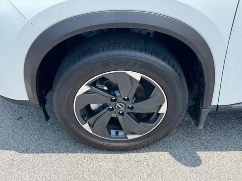 Used 2025 Nissan Rogue SV w/ SV Premium Package AWD/4WD image 19
