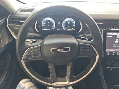 Used 2023 Jeep Grand Cherokee Limited AWD/4WD image 11