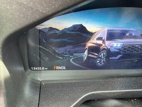 Used 2025 Ford Explorer Platinum w/ LUX Leather Package AWD/4WD image 5