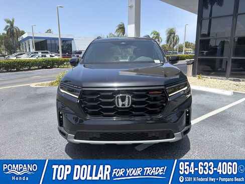 Used 2025 Honda Pilot TrailSport image 3