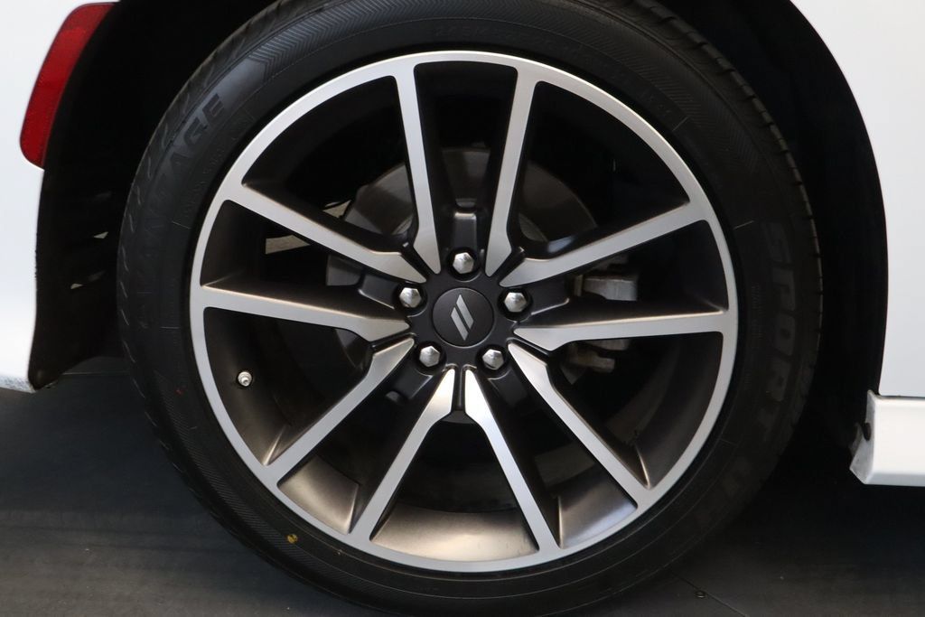 Used 2022 Dodge Charger R/T w/ Plus Group RWD image 11