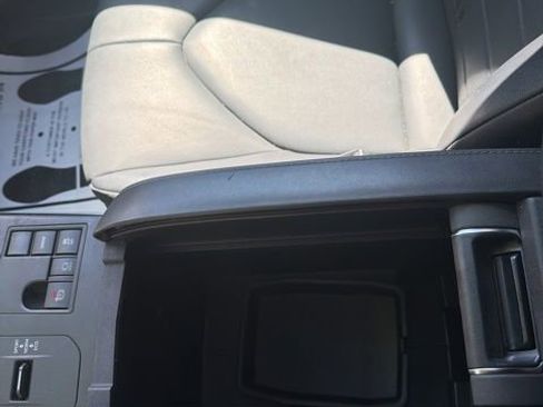 Used 2023 Toyota Highlander XLE FWD image 33