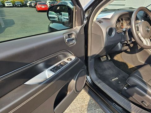 Used 2016 Jeep Compass High Altitude image 17