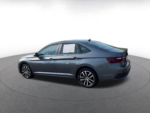 Used 2025 Volkswagen Jetta SE image 11