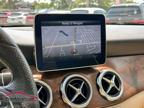 Used 2020 Mercedes-Benz GLA 250 4MATIC w/ Premium Package image 32