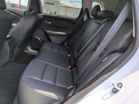 Used 2025 Nissan Rogue SV w/ SV Premium Package FWD image 30