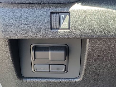 Used 2025 GMC Canyon Elevation w/ Convenience Package RWD image 17