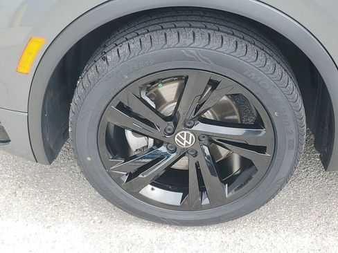 Certified 2023 Volkswagen Tiguan SE R-Line FWD image 12