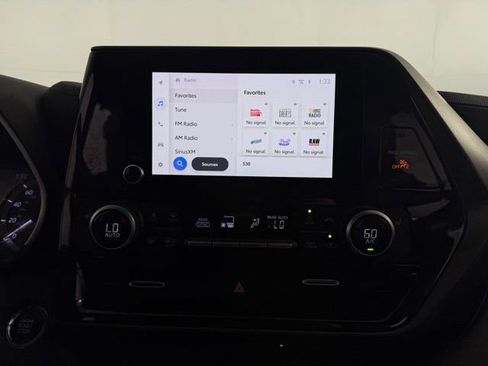 Used 2023 Toyota Highlander XLE image 22