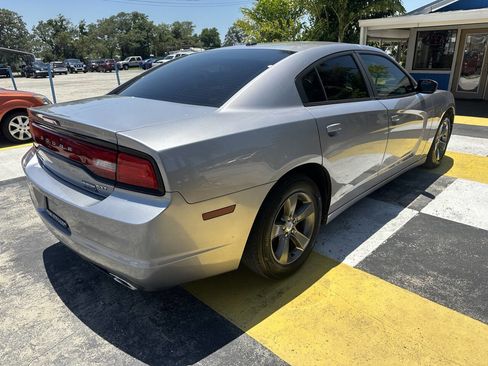 Used 2014 Dodge Charger SXT image 4