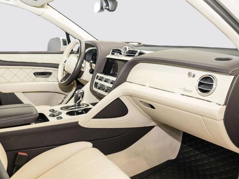 Used 2022 Bentley Bentayga AWD/4WD image 47