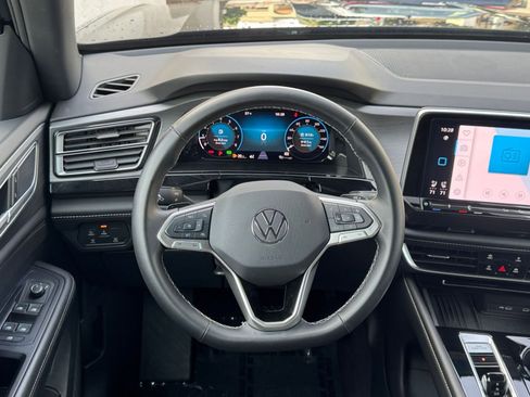 Used 2025 Volkswagen Atlas Cross Sport SE image 29