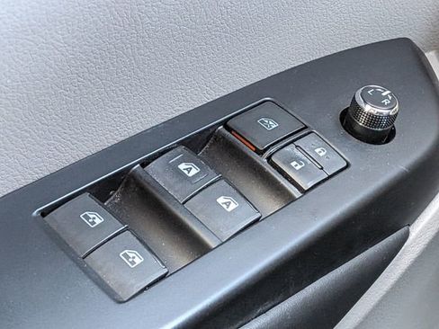 Used 2017 Toyota Highlander Plus image 23